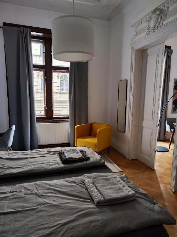 Pensión Room B In A Central Aristocratic Apartment Viena