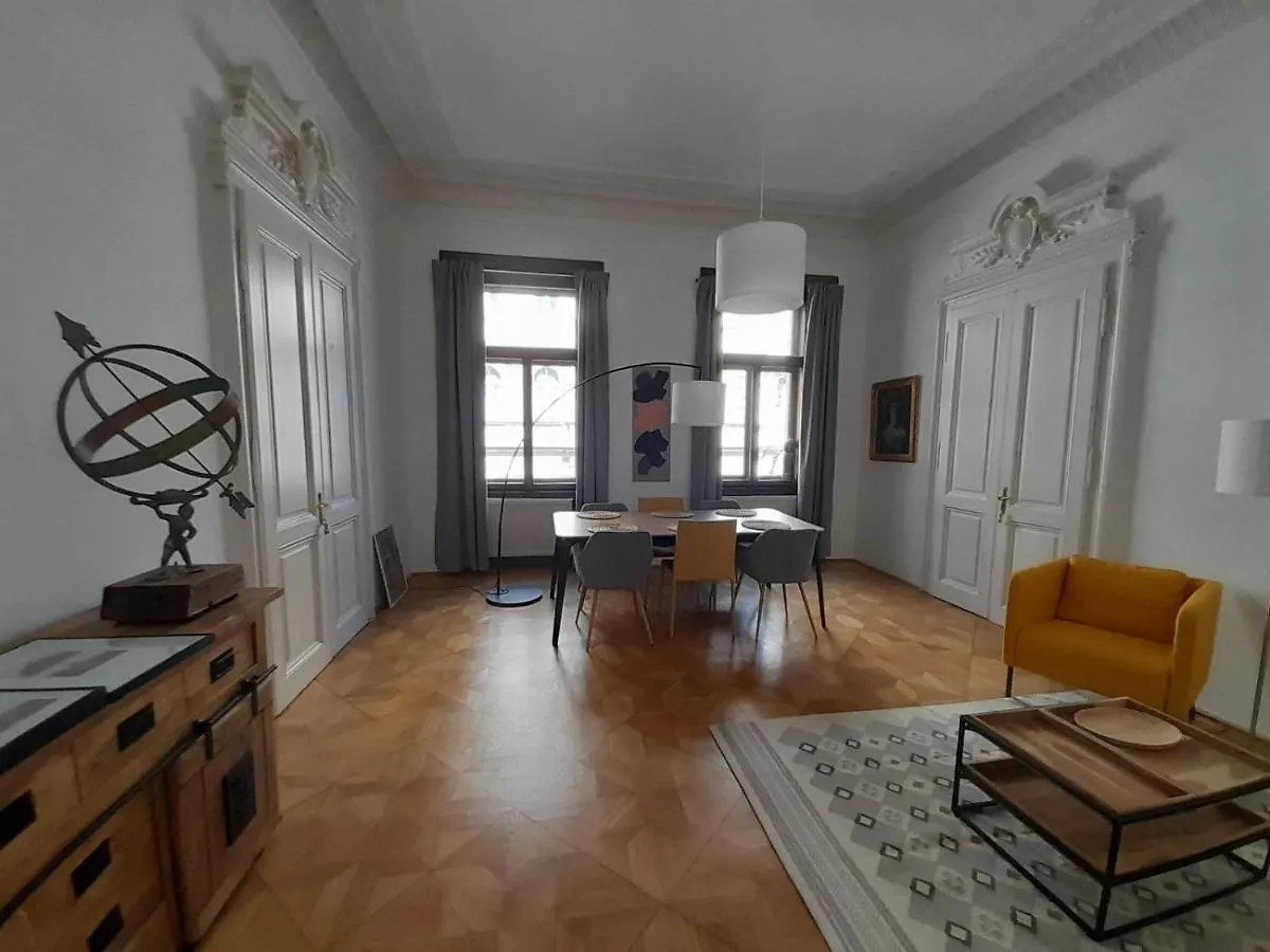 Room B In A Central Aristocratic Apartment Viena